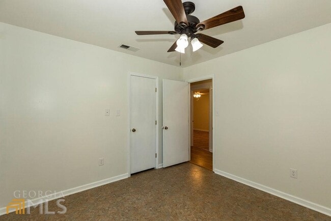 Building Photo - 404 E First St