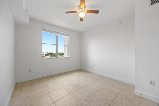 Building Photo - 1830 Radius Dr