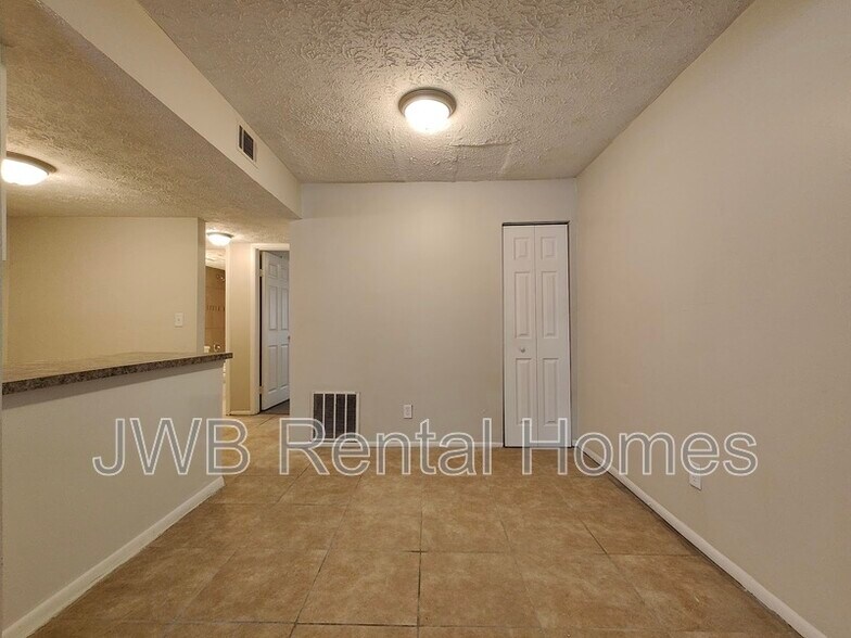 Building Photo - 7201 Arlington Expy