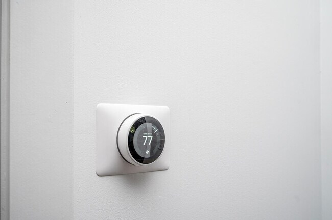 Building Photo - 542 Boulevard NE