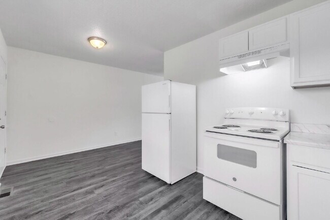 Building Photo - Spacious 4BR, 2BA Tri-Level Home with versatility and flexibility.  $1675 /mo rent***