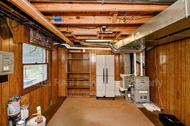 Building Photo - 1280 Linwood Ave SW