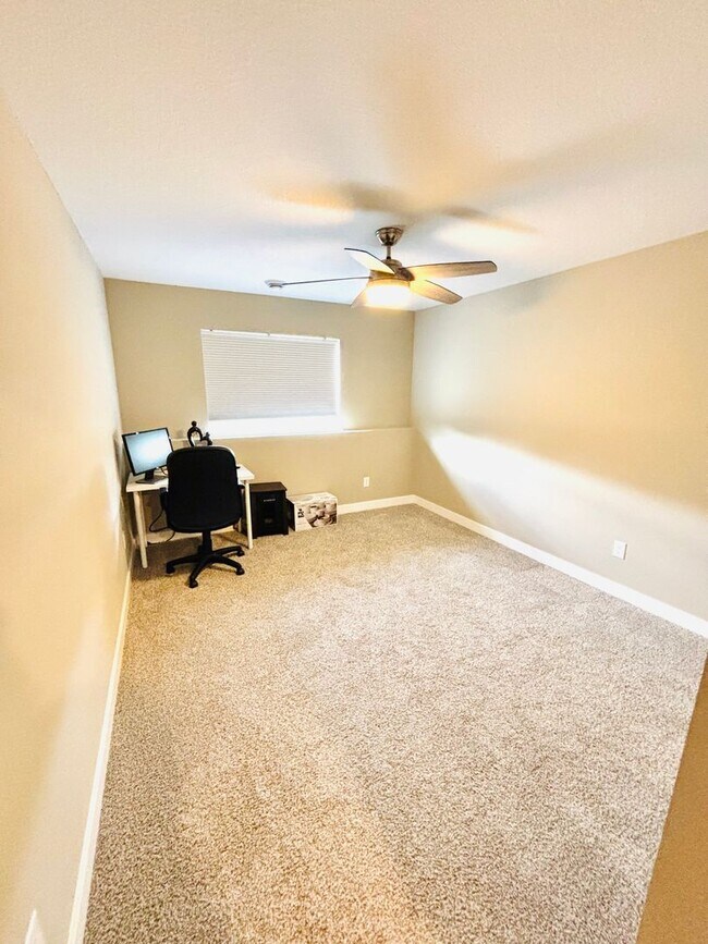 Building Photo - Amazing updated 4 bed house in Lakeville!