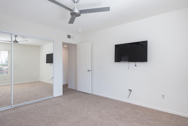 Building Photo - 35200 Cathedral Canyon Dr