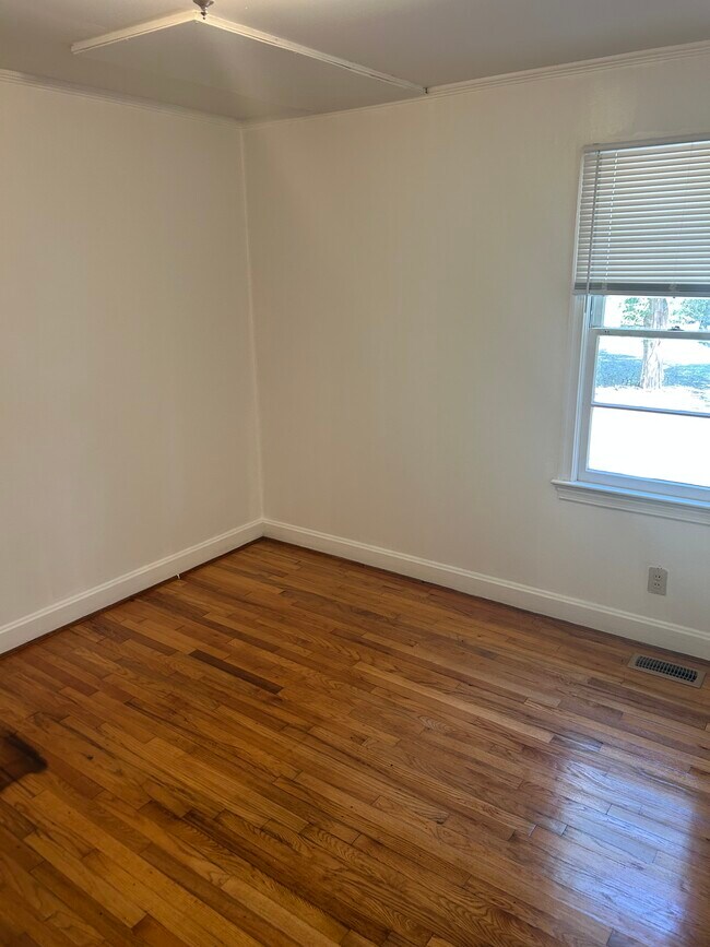 Building Photo - 360 Aiken Rd