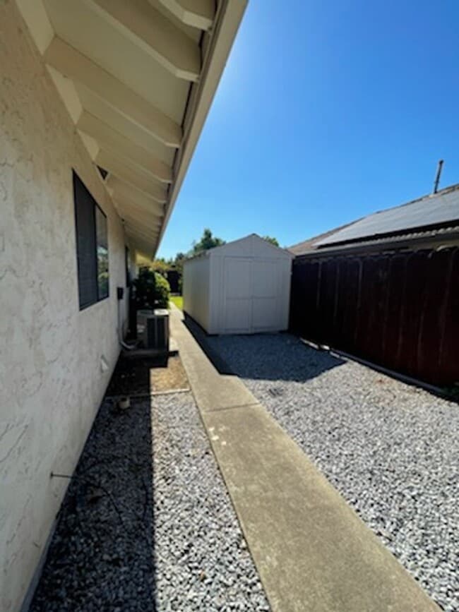 Building Photo - 3668 Cherrywood Dr