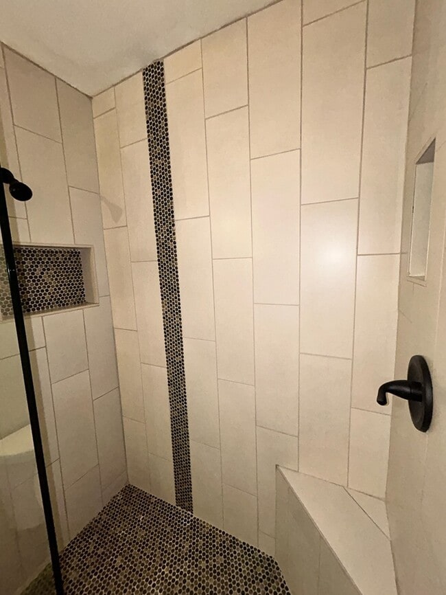 Building Photo - Beautifully Updated 3-Bed, 2-Bath Home in ...
