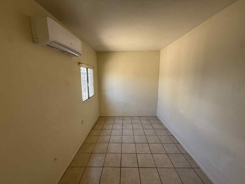 Building Photo - 5709 E 26th St