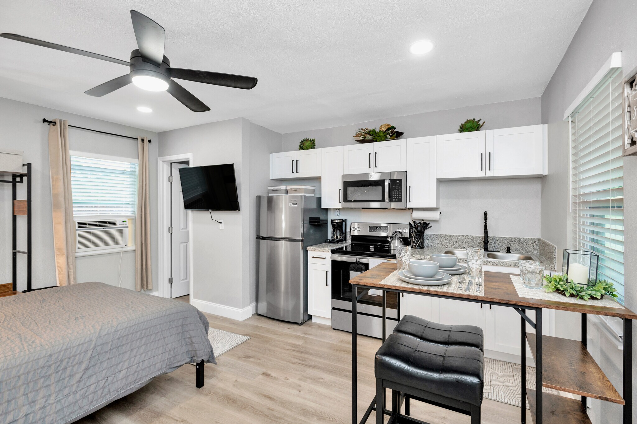 Building Photo - 401 S Mars Ave