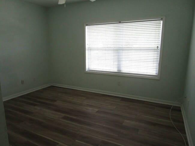 Building Photo - 6111 Shorewood Way