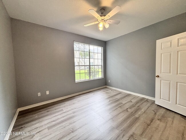 Building Photo - 13703 Richmond Park Dr N
