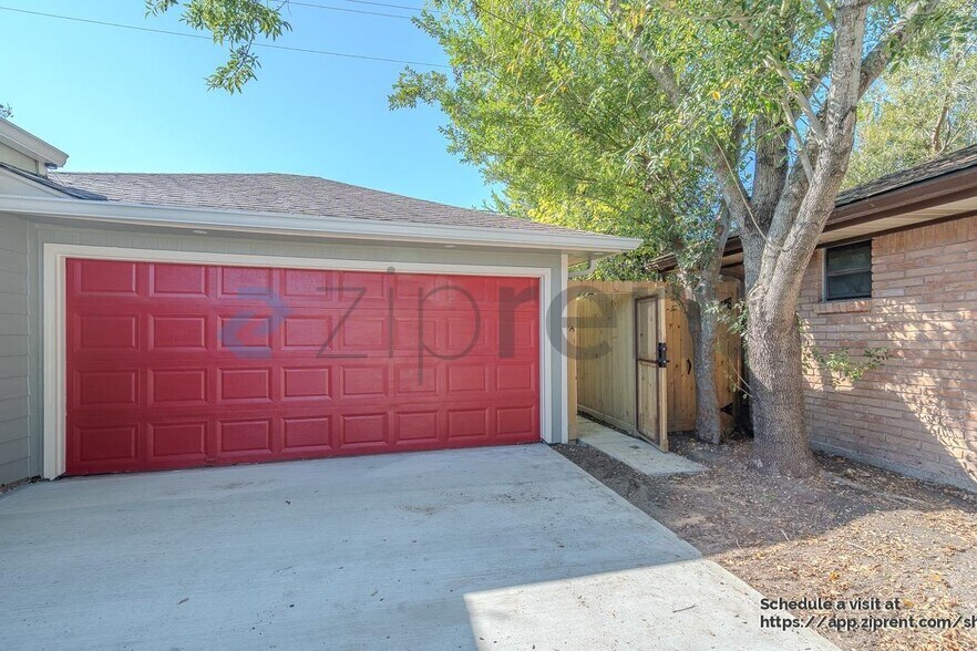 Building Photo - 4031 Leeshire Dr