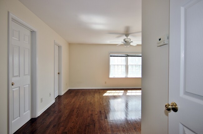 Building Photo - 570 Fairfield Ave