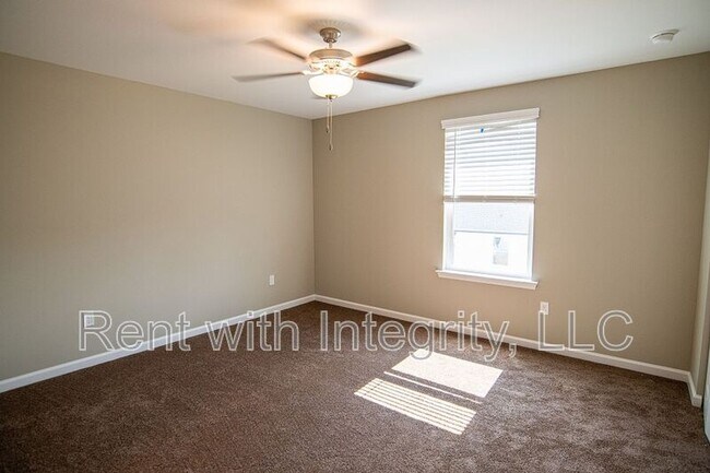 Building Photo - 2192-2206 Del Carmel Way