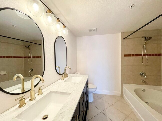 Building Photo - 6511 Emerald Dunes Dr