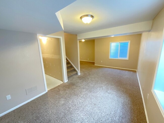 Building Photo - 4 Bedroom Home Available Near Peterson Rd & Constitution Ave!