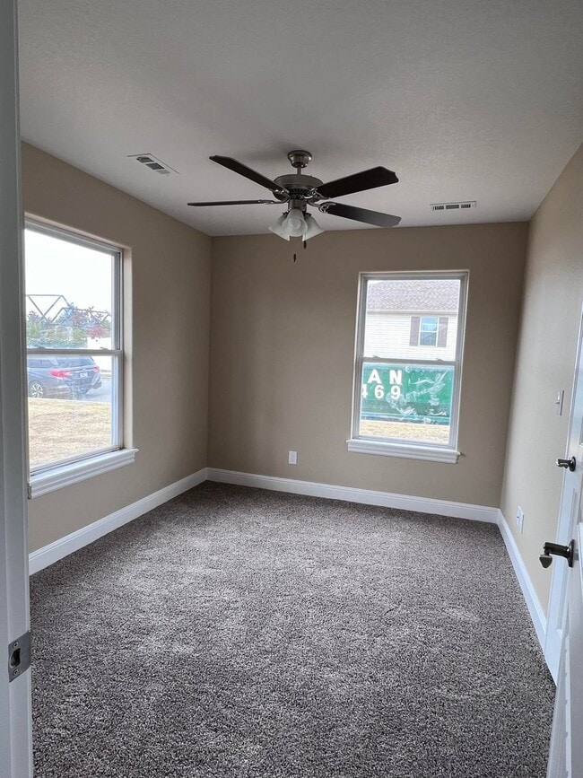 Building Photo - 2502 Annie Baxter Ave