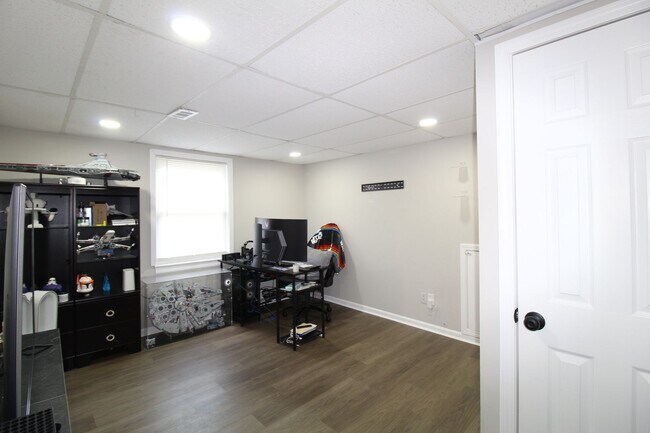 Building Photo - 3367 Oak Dr SW