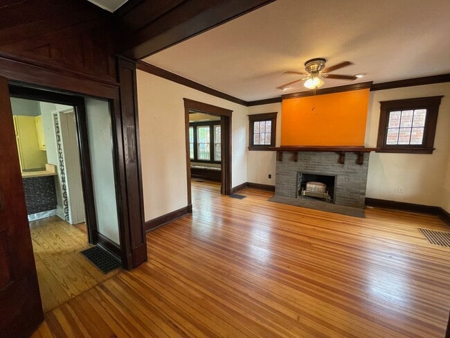 Building Photo - Unique House in Historic Neighborhood!