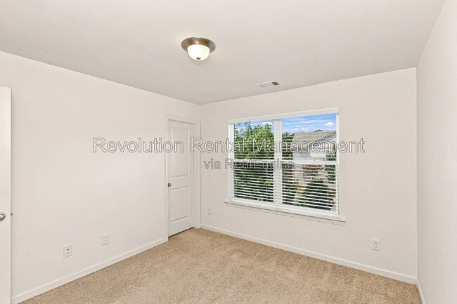 Building Photo - 565 Morrow Ln