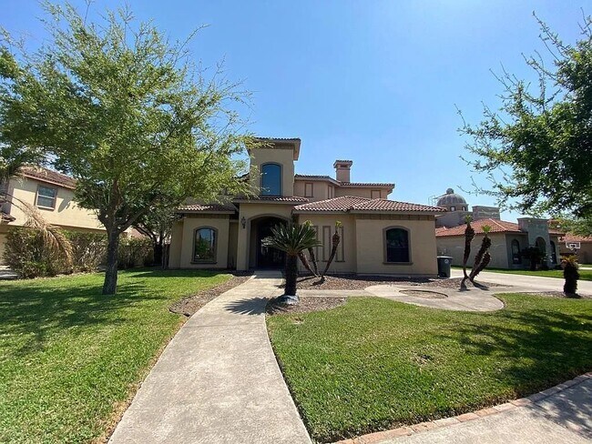 Primary Photo - 3901 El Jardin St