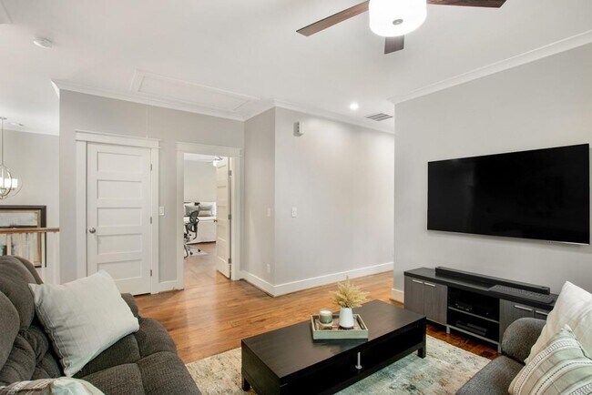 Building Photo - 782 Piedmont Way NE