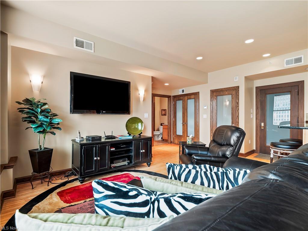 Building Photo - 140 Public Sq