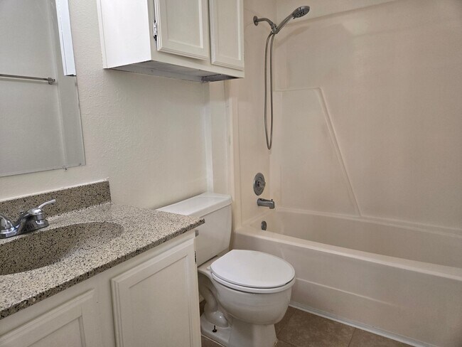 Building Photo - 1106 Buttercup Cir