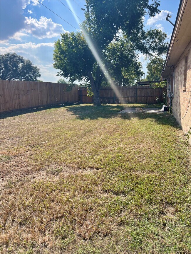 Building Photo - 2503 Ravenwind Rd