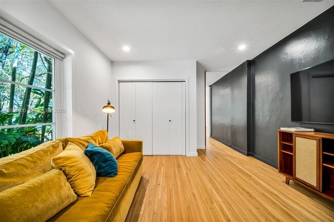 Building Photo - 1010 Placetas Ave