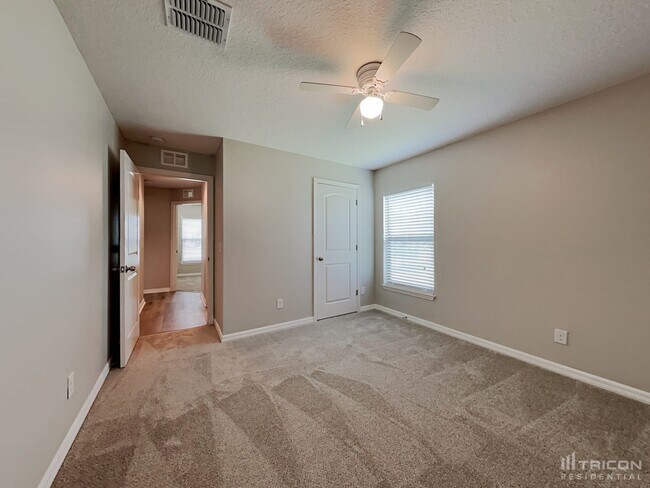 Building Photo - 2463 Winnipeg Dr