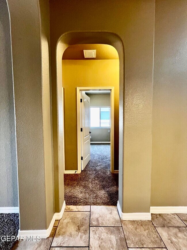 Building Photo - 3133 Clearbrook
