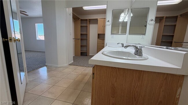 Building Photo - 2424 Predera Ave