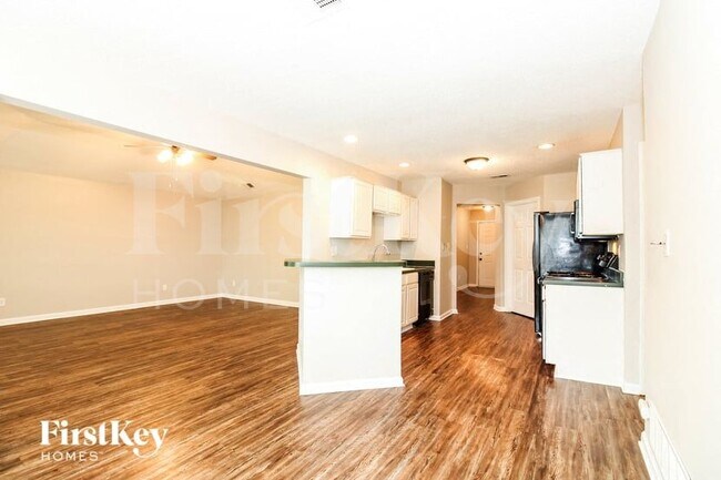 Building Photo - 988 Zenith Cove N