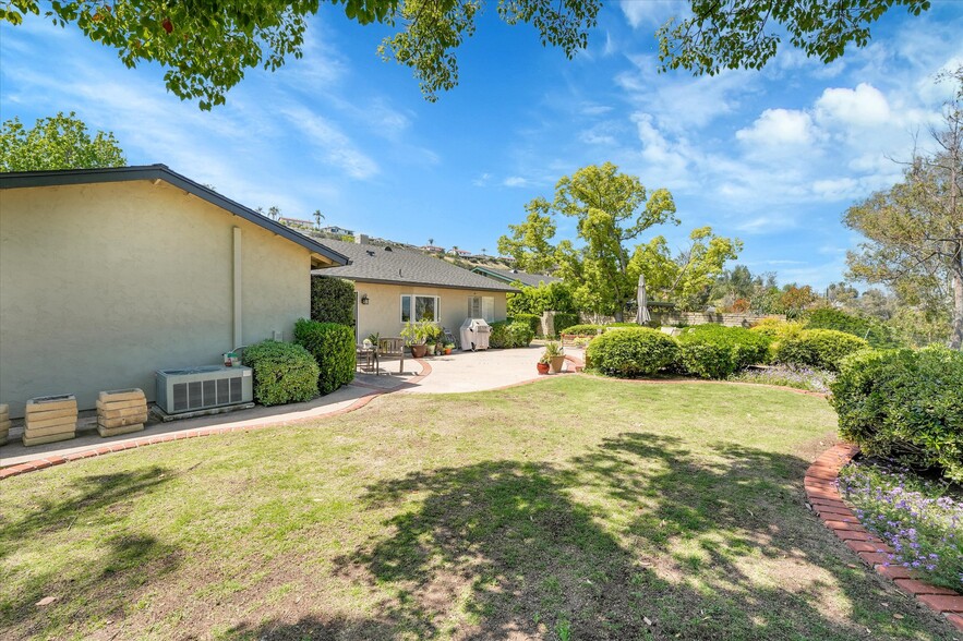 Building Photo - 1939 Ventana Way
