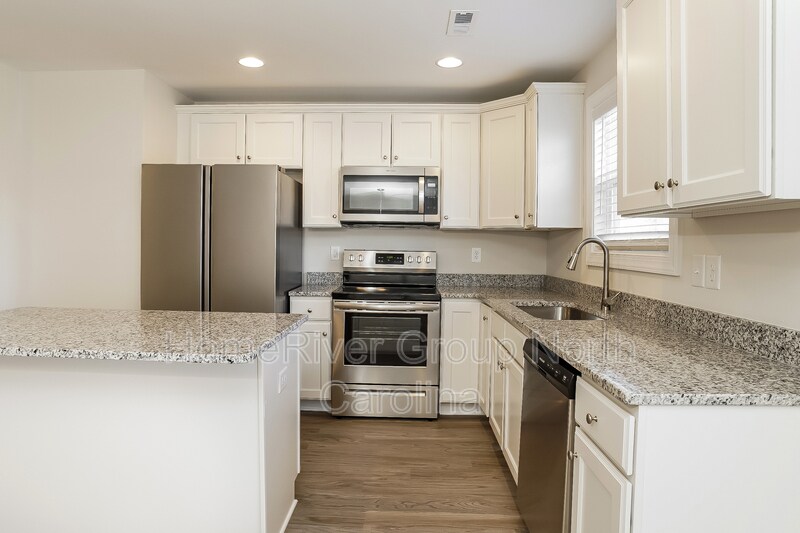 Building Photo - 304 Beaumont Cir