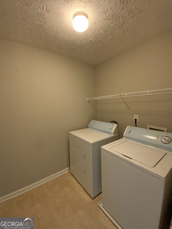 Building Photo - 4905 Vireo Dr