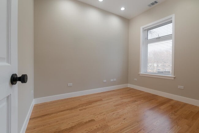 Building Photo - 1303 W Flournoy St