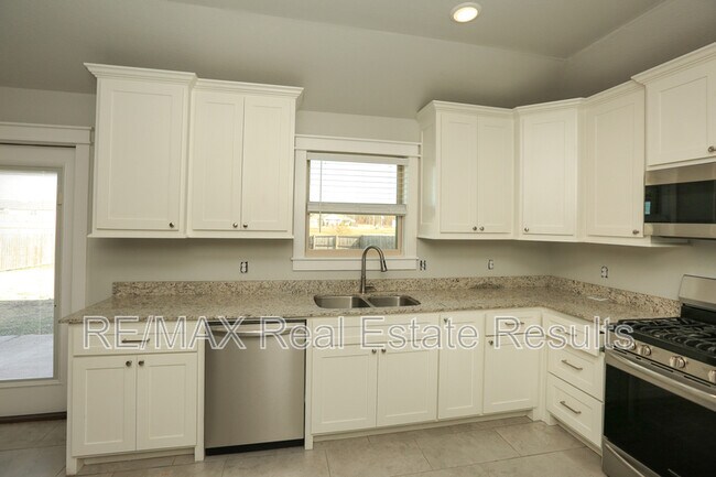 Building Photo - 2101 E Endura Pk Dr