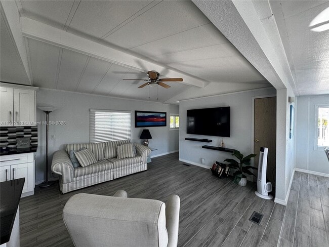 Building Photo - 228 Orchid St