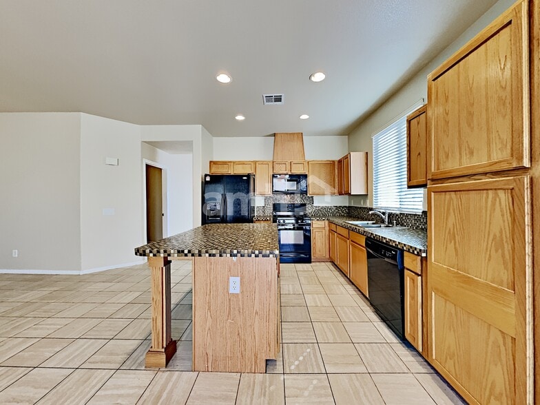 Building Photo - 520 Moses Lake Ct