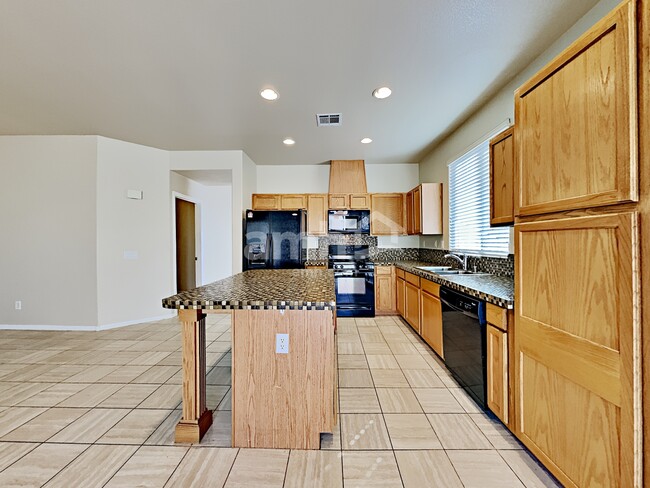 Building Photo - 520 Moses Lake Ct