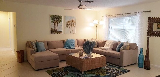 Building Photo - 1150 Emerald Ln