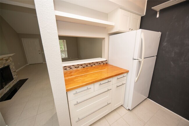 Building Photo - 1880 White Oak Dr