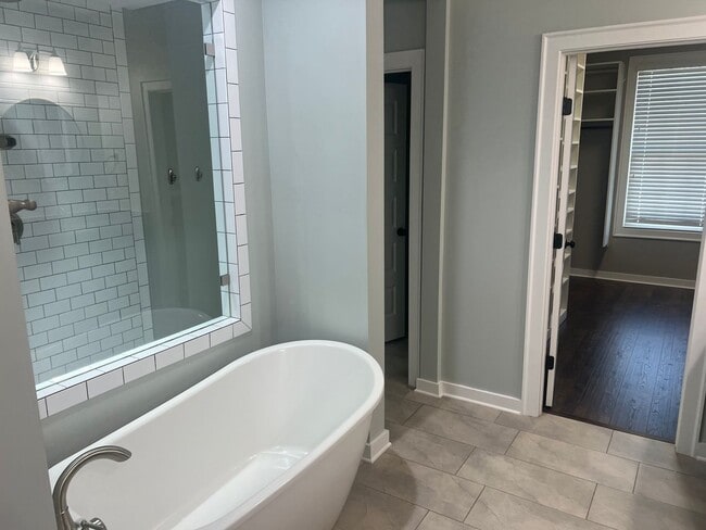 Building Photo - Must See Home In Madison City!