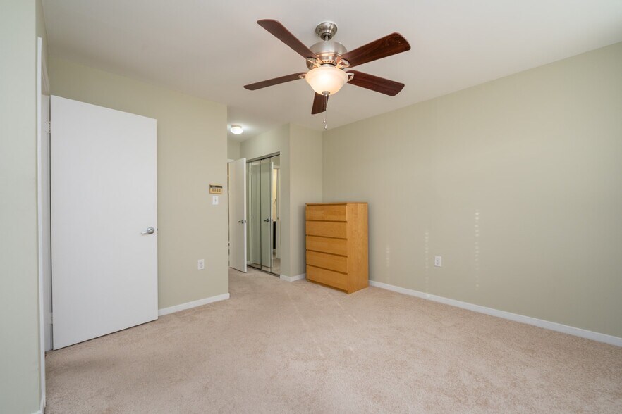 Building Photo - 35 Andrew Pl