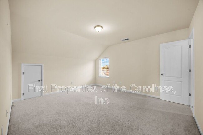 Building Photo - 6012 Thorburn Way