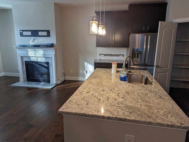 Building Photo - 1008 Cotulla Dr