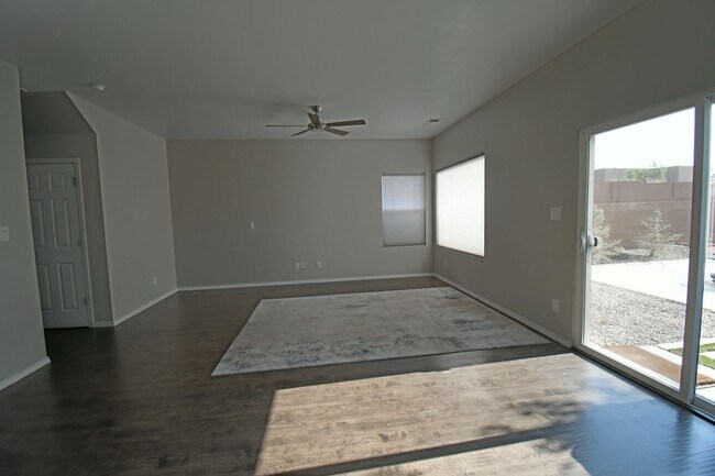 Building Photo - Mountain View, Two Car Garage 3bd/3ba Avai...