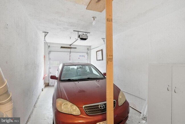 Building Photo - 13405 Shady Knoll Dr